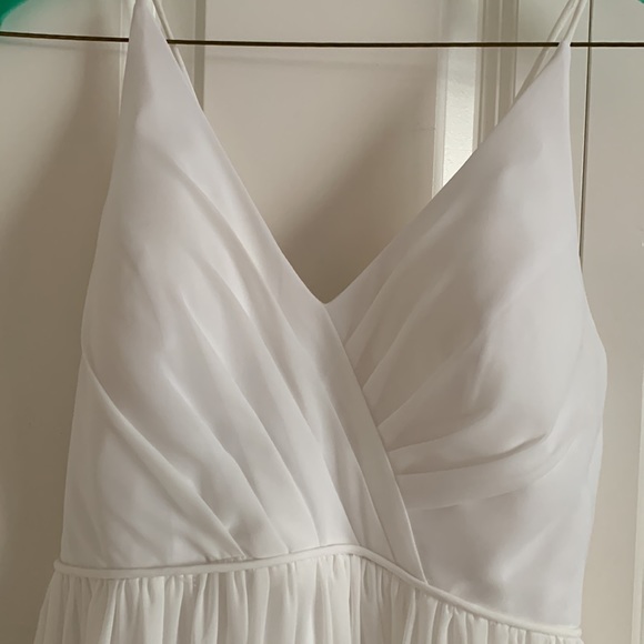 White gown - Picture 4 of 5